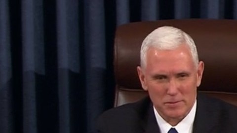 Mike Pence ejerció, por primera vez para un vicepresidente, su voto en el Senado para confirmar a un miembro del Gabinete.