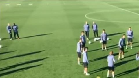 Navas le propinó un pelotazo a reportero