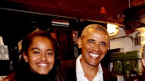 Obama y Malia con los actores de la obra teatral The Price, en Broadway.