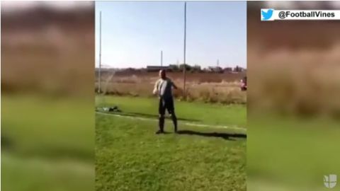 Este portero, a pesar de tener una discapacidad, hace lo que le gusta