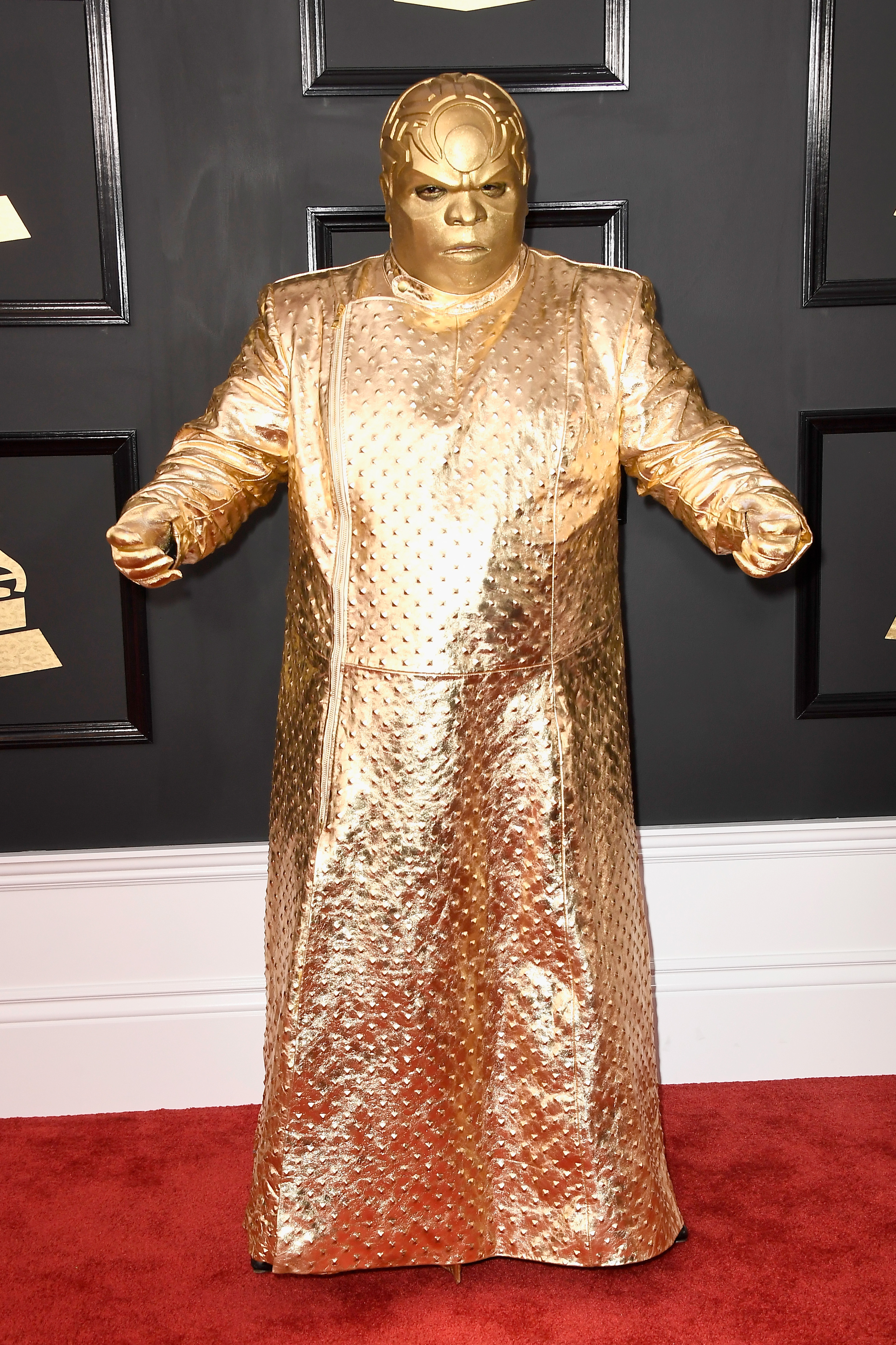 Cee Lo Green haciendo el ridículo en la alfombra roja de los Grammy.