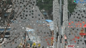 Al menos unas 2,000 entre ecologistas y numerosos miembros de tribus indígenas de California y Arizona marcharon pacíficamente, en respaldo a la reserva Sioux y en contra del oleoducto que atravesaría sus tierras en Dakota del Norte y que prevé atravesar el rio Misuri y el lago Oahe, fuentes de agua potable para la tribu Standing Rock Sioux. /Jorge Luis Macias, Especial para La Opinion