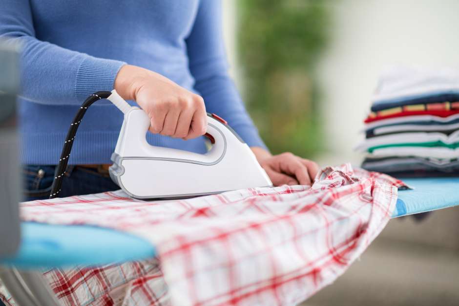 Para conservar la textura de las telas, siempre plancha tu ropa a la temperatura indicada.