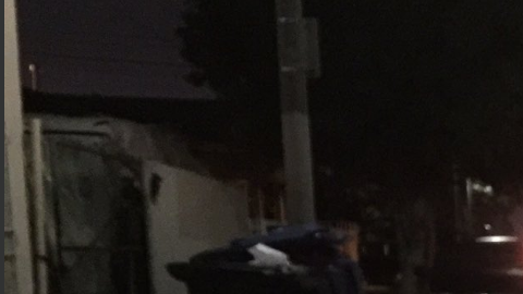 Detectives de homicidio investigan los hechos en el sur de Los Ángeles.