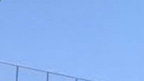 Las autoridades catean el campus del Royal High School.