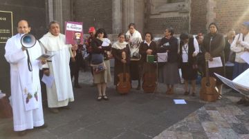 El acto de este día, realizado a las 8:00 horas, fue convocado por Solalinde y el Movimiento Misionero Itinerante del Reino para orar por las víctimas de la violencia en México