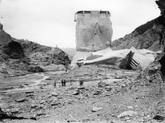 En 1928, la represa St. Francis estalló y provocó cientos de muertes en Los Ángeles.