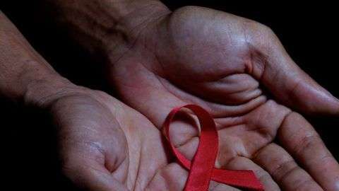 VIH, sida, aún se extiende entre los latinos