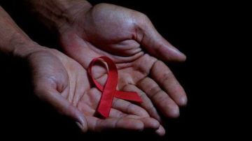 VIH, sida, aún se extiende entre los latinos