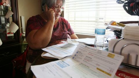 Cada año miles de estadounidenses son afectados por cobros excesivos.