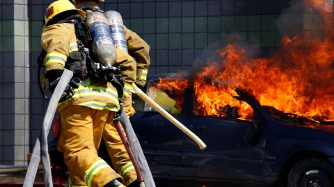 Eric Carpenter sigue trabajando en el Departamento de Bomberos de Los Ángeles.
