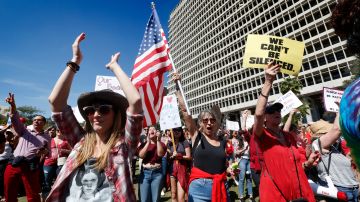 Miles participan en la Marcha de las Mujeres en Los Ángeles en enero de 2017. Aurelia Ventura/La Opinion