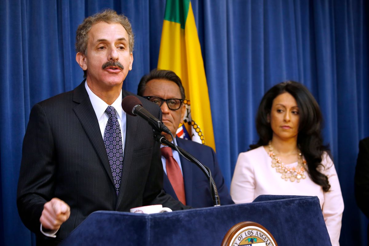 Fotografía de archivo del fiscal de Los Ángeles, Mike Feuer.