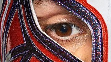 La fascinación por la lucha libre mexicana en exhibición en Los Ángeles