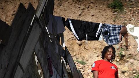 Little Haití, labor hormiga para dar refugio a haitianos varados en frontera