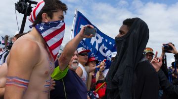 Manifestación entre opositores y seguidores de Trump.