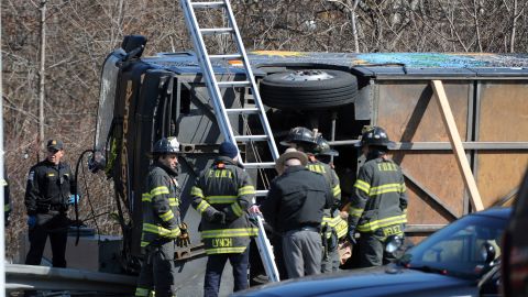 Autoridades investigan un accidente que causó 13 muertos en Texas.