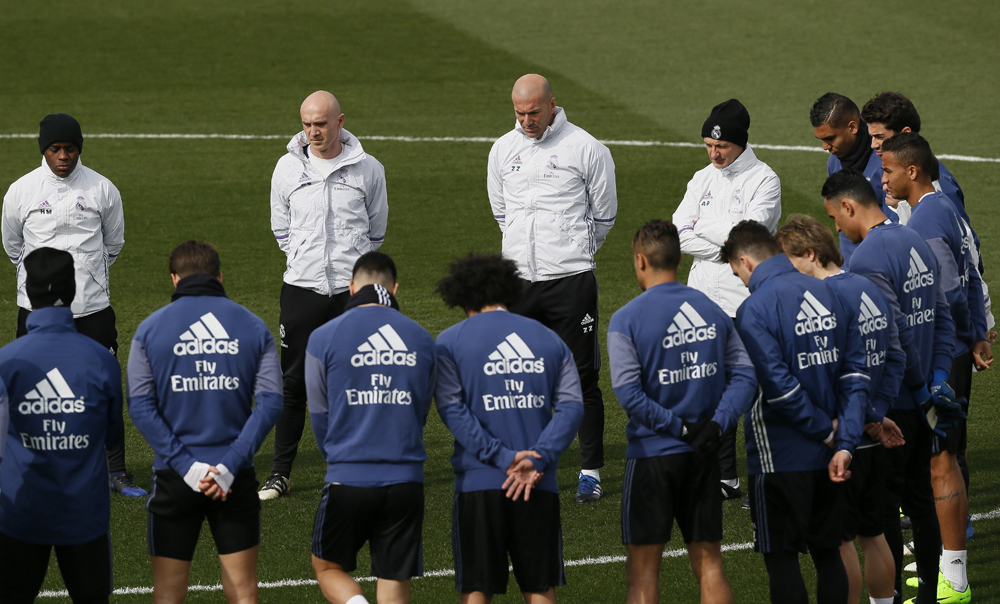 El Real Madrid guarda un minuto de silencio en memoria de Raymond Kopa