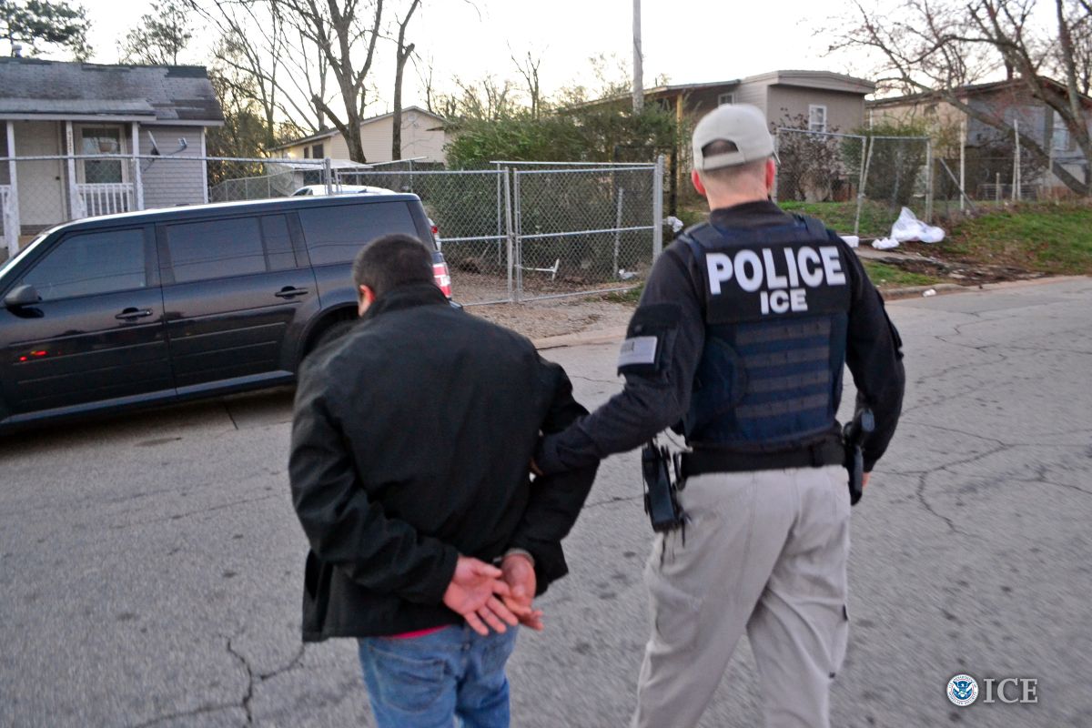 Al entrar al país ya no sólo se enfrente la deportación, sino cargos por delito federal que pueden conllevar años en prisión (Foto archivo)