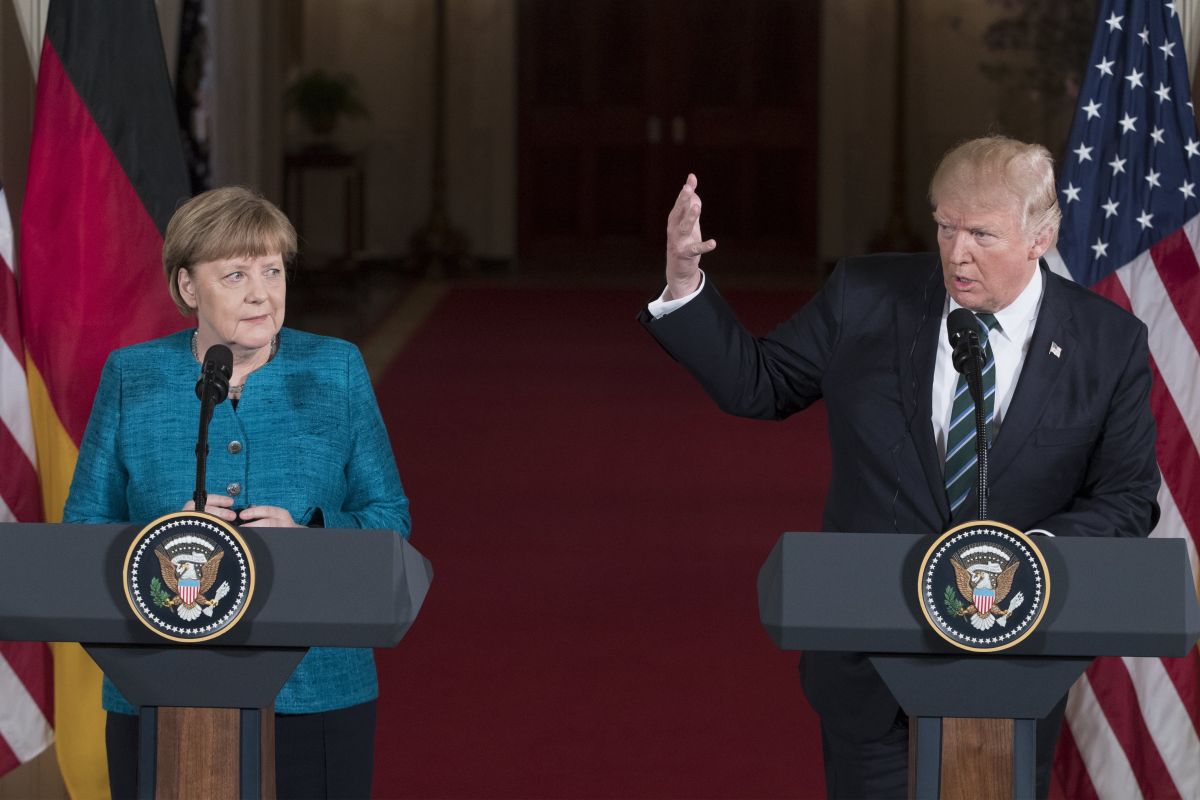 El presidente Donald Trump, y la canciller alemana, Angela Merkel, durante una rueda de prensa en la Casa Blanca.