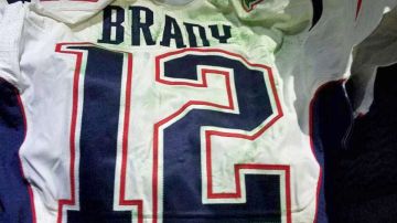 Mauricio Ortega devolvió el jersey que Tom Brady usó en el Super Bowl XLI