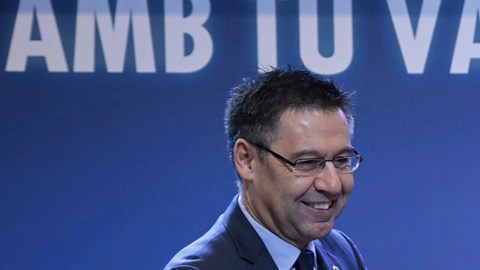 Josep Maria Bartomeu y Jordi Cruyff muestran el nuevo estadio que llevará el nombre de Johan Cruyff.