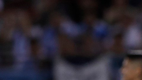Messi fue suspendido cuatro partidos por la FIFA, por insultos a un juez de línea.