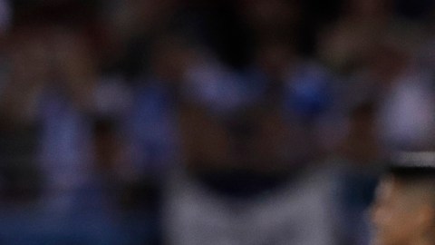 Messi fue suspendido cuatro partidos por la FIFA, por insultos a un juez de línea.