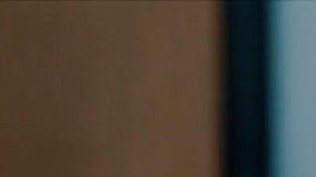 Sus tatuajes revelan un pasado de pandillero: creció en EE.UU, lo deportaron y ahora trabaja en un call center en Tijuana.