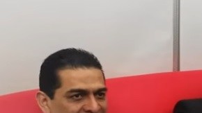 Jared Borgetti felicitó a Chicharito, en cuanto marcó su gol frente Costa Rica.