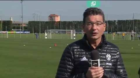 Dani Alves asustó a un reportero durante una transmisión en vivo