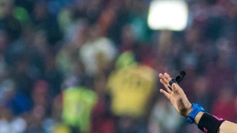 Los árbitros del fútbol mexicano iniciaron una huelga para exigir respeto