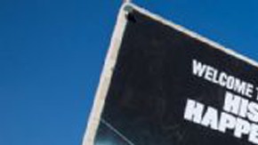 La imagen de Messi celebrando con los aficionados se encuentra en una de las entradas al Camp Nou
