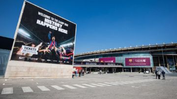 La imagen de Messi celebrando con los aficionados se encuentra en una de las entradas al Camp Nou