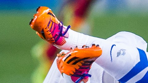 El delantero mexicano Carlos Vela se lesionó durante la práctica de la Real Sociedad.