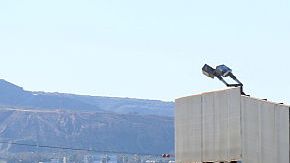 Insiste en el muro fronterizo