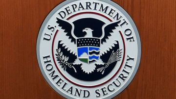 El presidente Trump le pide al Departamento de Seguridad Nacional fortalecer los procesos de visas.