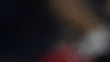 Eric Hosmer festeja tras anotar en el octavo inning.