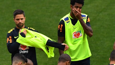 La selección de Brasil se prepara para recibir a Paraguay en la eliminatoria mundialista.