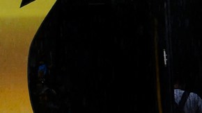 Un cabizbajo Messi bajó del autobús que trasladó a la selección de Argentina en Bolivia.