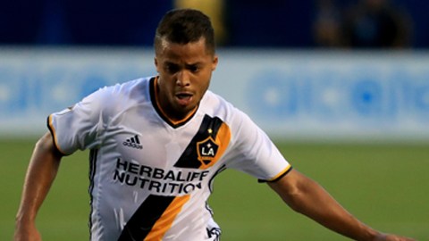 Giovani Dos Santos y Zlatan Ibrahimovic