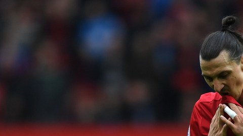Zlatan Ibrahimovic tendrá que cumplir tres partidos de suspensión.