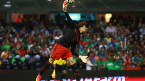 Memo Ochoa ha llamado a los hinchas ha bajarle a los gritos para evitar sanciones.