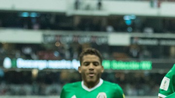 Los jugadores de la selección mexicana celebran el gol de "Chicharito" a Costa Rica.