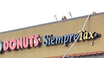 El incendio se reportó a temprana hora del martes. /CBSLA