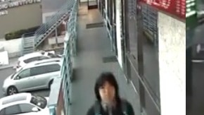 El ataque fue captado en video.