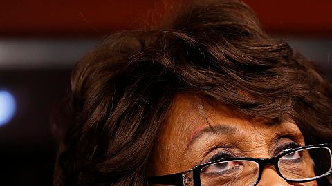 Maxine Waters durante declaraciones sobre la influencia de los rusos en las elecciones.
