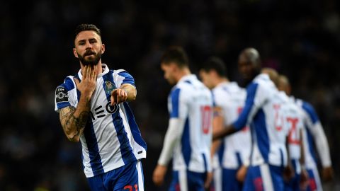 Miguel Layún hizo un auténtico golazo con el Porto, de tiro libre.