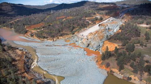 Tras la erosión provocada por el desbordamiento de Oroville, se han encontrado partículas de oro.