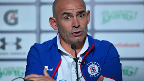 El técnico del Cruz Azul, Paco Jemez, compartió su preocupación por la crisis celeste.